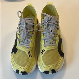 NWOT On Running Cloudboom Strike